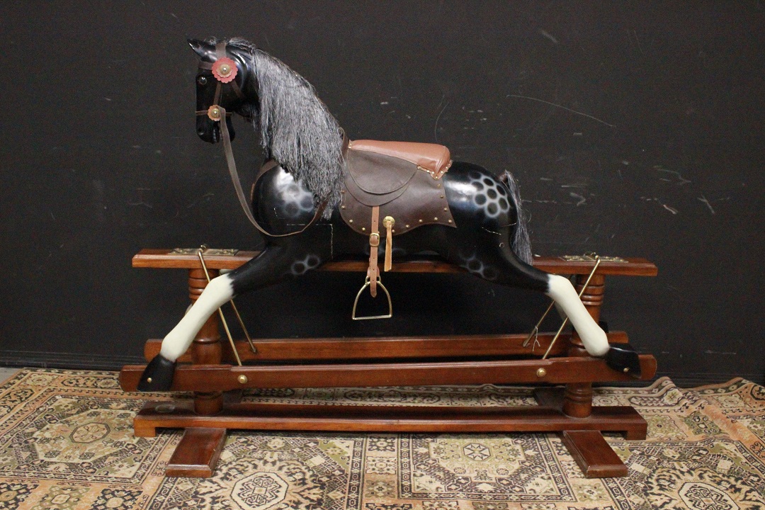 Cavallo a dondolo da arredamento originale inglese (030) – Divani