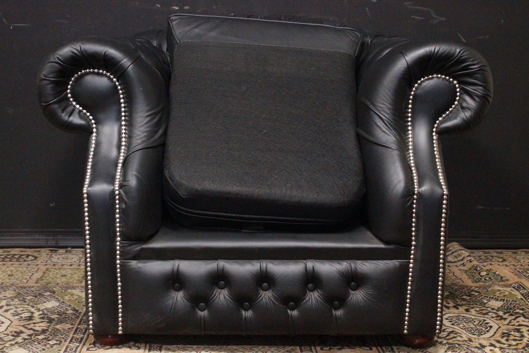 Poltrona inglese Chesterfield club originale in pelle nera (957)